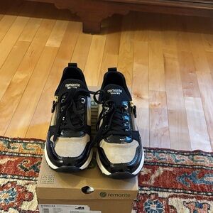 NWOT Remonte Black and Beige Sneakers Size 39